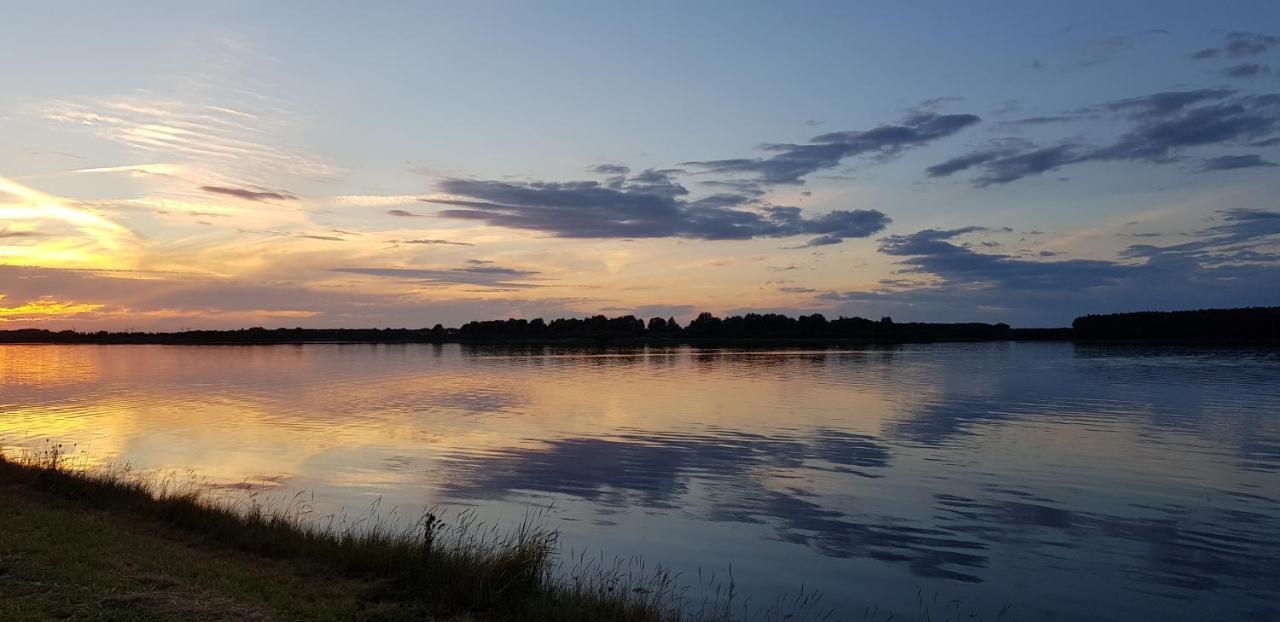 Slapen Aan De Voet Van De Molen Ovezande Dış mekan fotoğraf